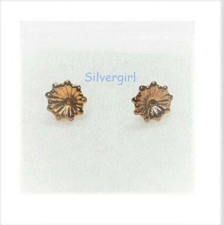  Little Goldtone *Flower* Look Stud Earrings 
