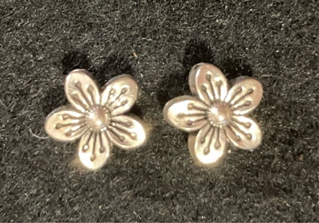 2 Flower Beads