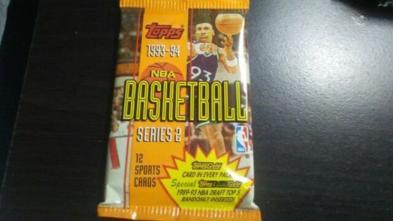 1993-1994 TOPPS NBA BASKETBALL SERIES 2 SEALED PACK 12 SPORTS CARDS