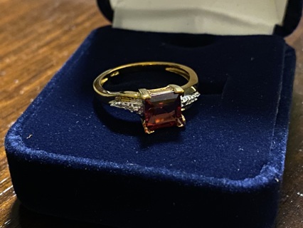 10K Gold Garnet Ring Diamond Accents 2.8 gram Size 8