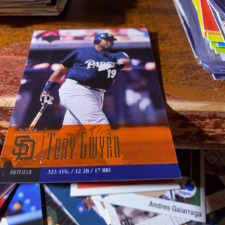 2001 upper deck revolution tony Gwynn baseball card 