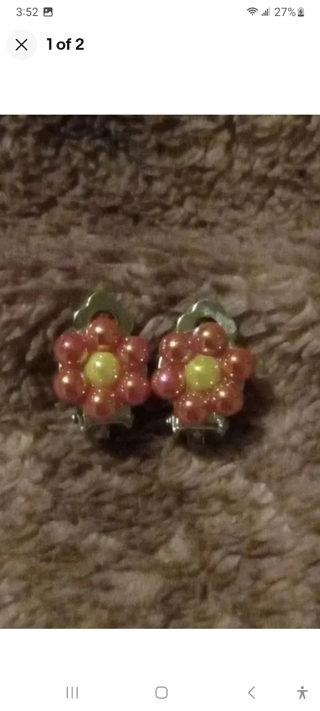 Flower clip on earrings 1pr nip