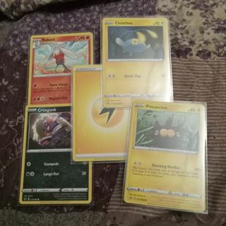 Lot of 10 Pokémon Cards 2020 Sword and Shield
