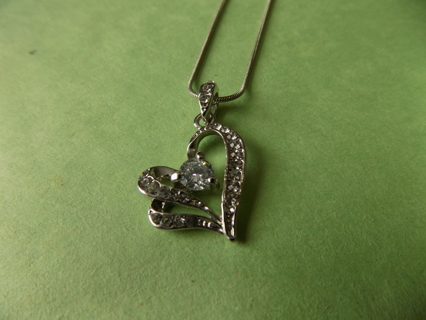 Necklace silvertone serpentine chain with tilted heart charm covered in rhinestones lg stone ctr