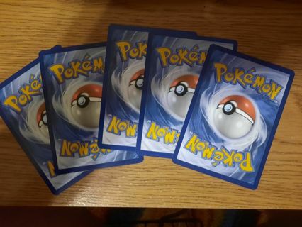 Set of 5 Random Pokemon Cards