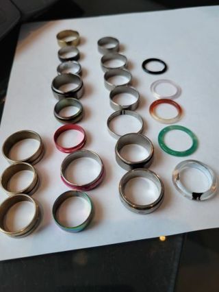 SUPER LARGE LOT OF (23) COSTUME RINGS- BANDS- UNISEX- mixed sizes- READY TO WEAR