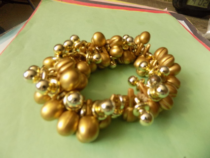 Bracelet lots of gold beads look like coffee beans and gold round ones