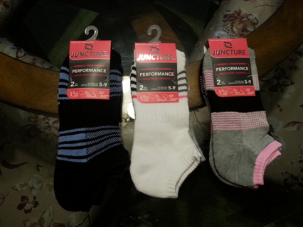 6 new pair womens socks.