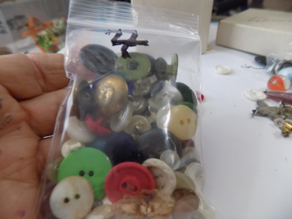 Baggie # 4 assorted vintage buttons