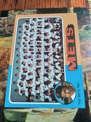 1975 Topps New York Mets Team Card With Yogi Berra