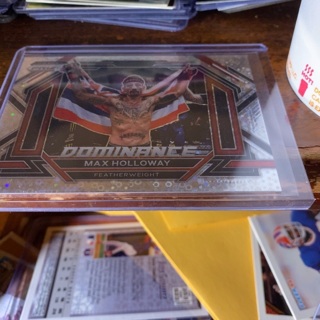 2023 panini prizm dominance disco featherweight max Holloway UFC card 