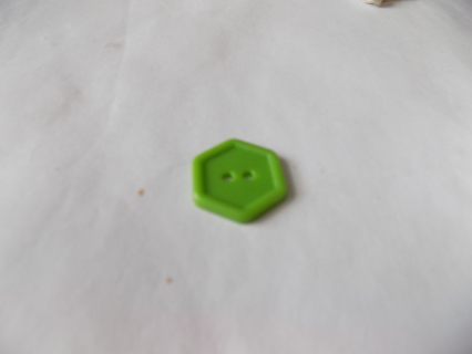 1 inch green plastic six sided shape button