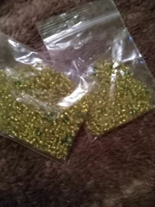 Seed beads lot yellow and few green