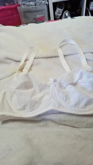 New without tags women underwire bra by BALI size 36C