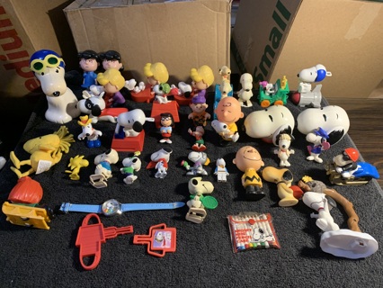 HUGE LOT OF PEANUTS~SNOOPY TOYS~PLEASE READ DESCRIPTION~FREE SHIPPING!