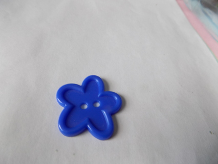 Large blue plastic 5 rounded petal flower button