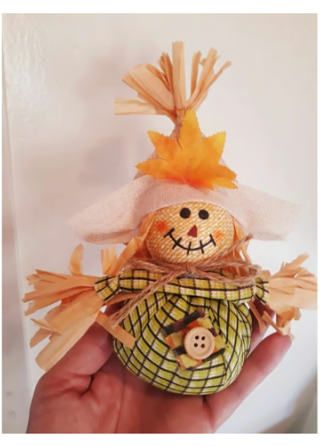 Fall Scarecrow, 7" high