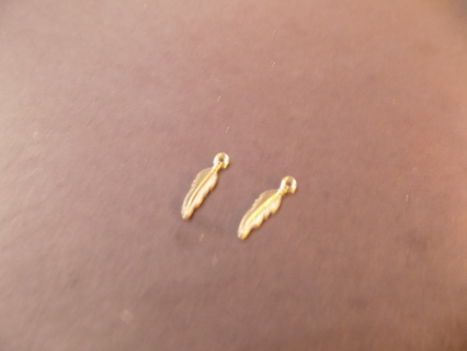 Pair of silvertone small feathers charms for earrings