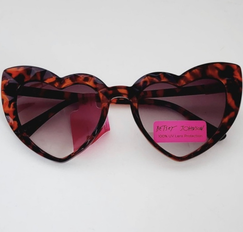 FREE: NWT BETSEY JOHNSON Heart Sunglasses Faceted Tortoise Frames