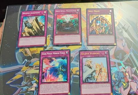 5 Holo mint condition Yugioh Trap Cards (2 ultra and 3 super rare