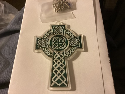 LARGE CELTIC CROSS WITH CHAIN