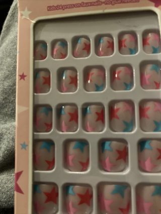 24 Piece Pretty Woman Kids Press On Faux Nails Shine Like the Stars