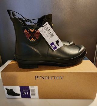 PENDLETON CHELSEA BOOTS SIZE 8 BRAND NEW