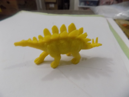 2 1/2 inch tall yellow dinosaur fins down back & tail