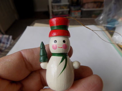 2 1/2 inch wood snowman red top hat holds tree