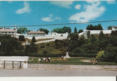 Vintage Unused Postcard: g: Old Fort Mackinac, MI