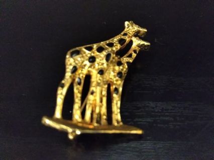 Vintage Mother & Baby Safari Giraffe Gold Tone Brooch Pin