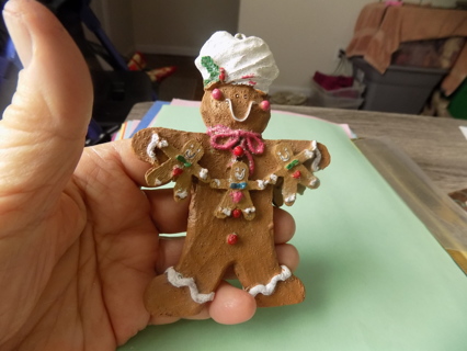 5 inch tall resin gingerbread boy baker ornament holds string of 3 gingerbread men cookies