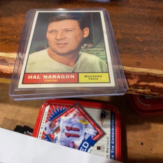 1961 topps hal naragon baseball card 