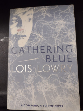 Gathering Blue (The Giver Series #2)