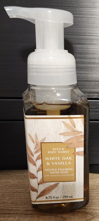 NEW - Bath & Body Works - "White Oak & Vanilla" Foaming Hand Soap