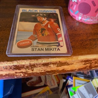 1975 topps stan Mikita hockey card 