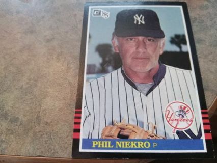 1985 DONRUSS PHIL NIEKRO NEW YORK YANKEES BASEBALL CARD # 458