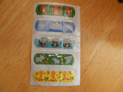 NEW~~ Lot of 5 BAND-Aids- JUNGLE ANIMALSthemed!!