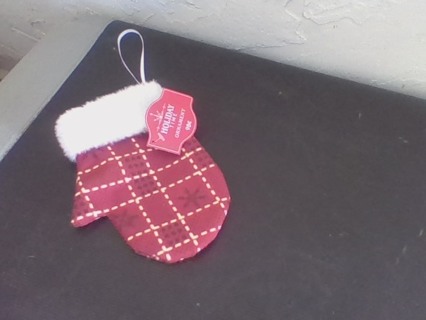 NEW HOLIDAY TIME ORNAMENT MITTEN