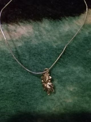 Silver stretch cord choker necklace nip