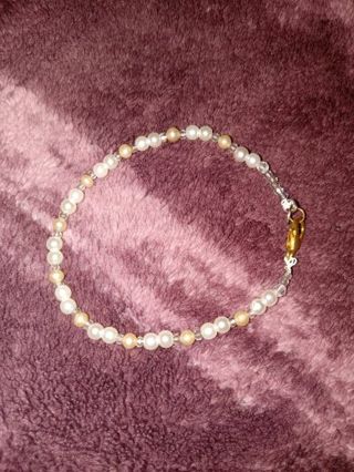 Pearl beaded bracelet nip