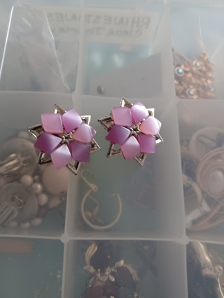 Vinetage Silver Tone Purple Lucite Flower Petal Clip On Earrings