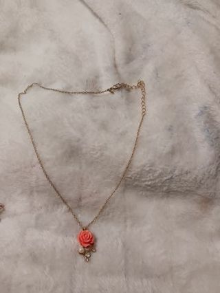 Women flower avon necklace