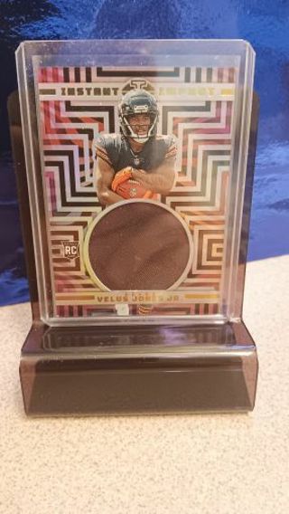 2022 ILLUSIONS VELUS JONES JR AUTHENTIC MEMORABILLIA ROOKIE RC INSTANT IMPACT # II-VJ CHICAGO BEARS