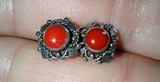 EARRINGS VINTAGE STERLING SILVER TESTED PIERCED JUST BEAUTIFUL TAKE A LOOK AND YOU WILL AGREE.