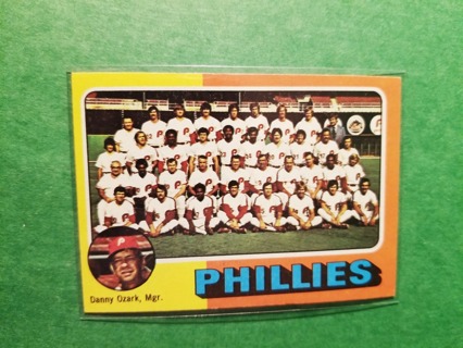 1975 TOPPS BASEBALL CARD # 46 - PHILADELPHIA TEAM - PHILLIES