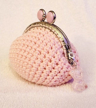 CROCHET 3 1/2 X 3 1/2 COIN PURSE WITH A SMALL FLAT PINK CLASP