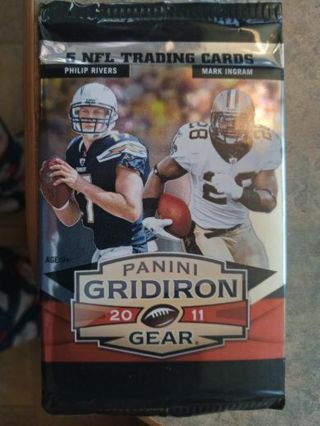 SEALED PACK 2011 PANINI GRIDIRON GEAR FOOTBALL CARDS