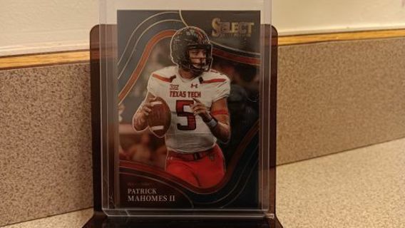 2022 SELECT DRAFT PICKS PATRICK MAHOMES II FIELD LEVEL #124 KANSAS CITY CHIEFS