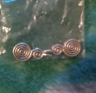 Swirl charms 2pc new